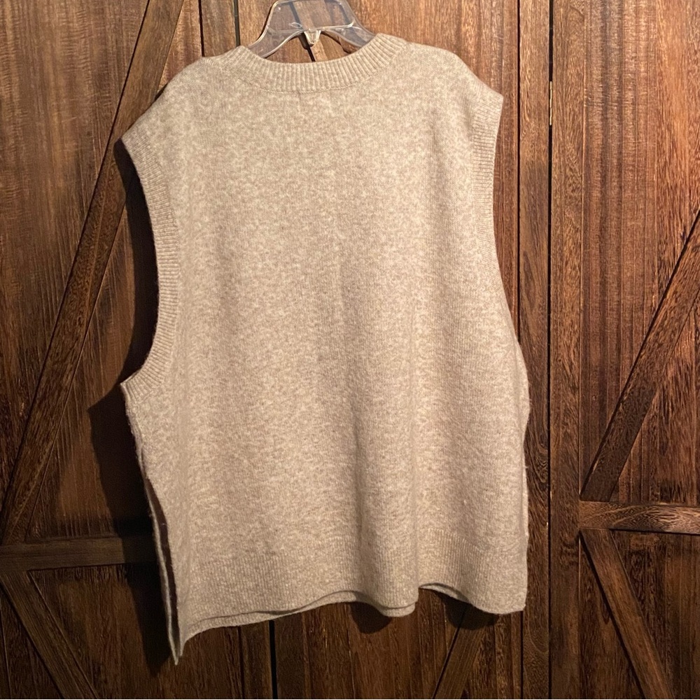 H&M Cream Sweater Vest - Picture 4 of 6